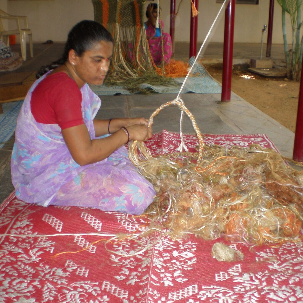 MovingMood case study Intermon Oxfam. Indian woman braiding jute